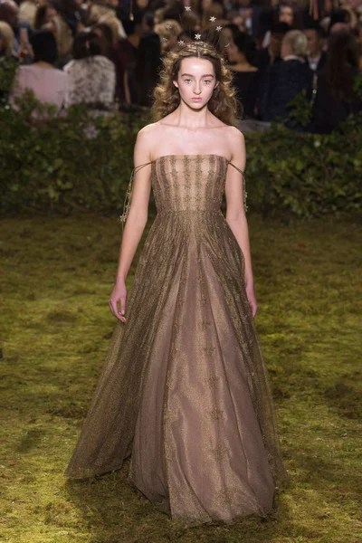 Look 25